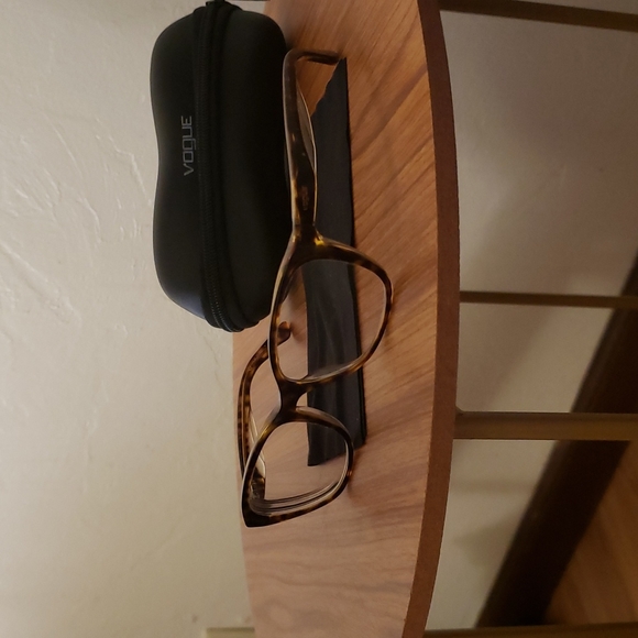 Vogue prescription glasses - Picture 2 of 5